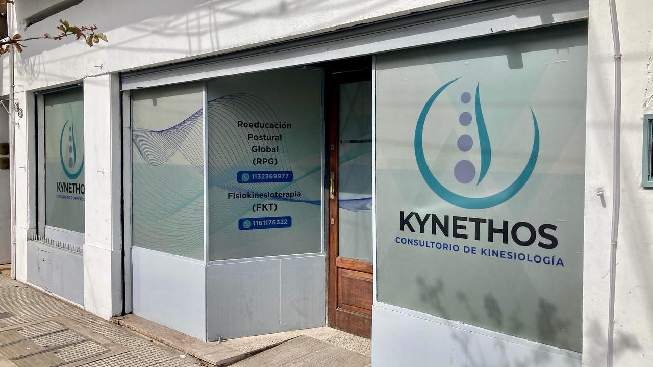 Fachada de KYNETHOS consultorio de kinesiologia en Munro